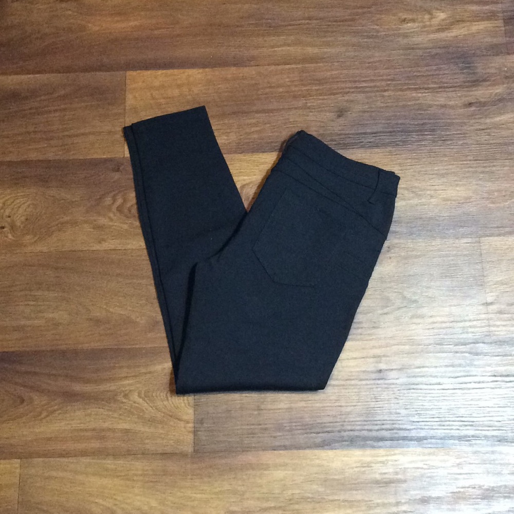 Black Jeggings w/ Back Pockets & Belt Loops Large